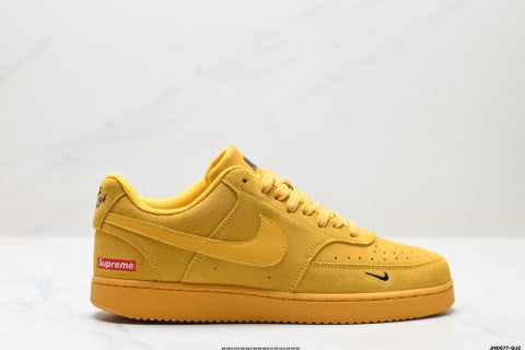 Nike SB Dunk Low Supreme Collaboration Sneakers Men's and women's shoes, versatile casual sports shoes
