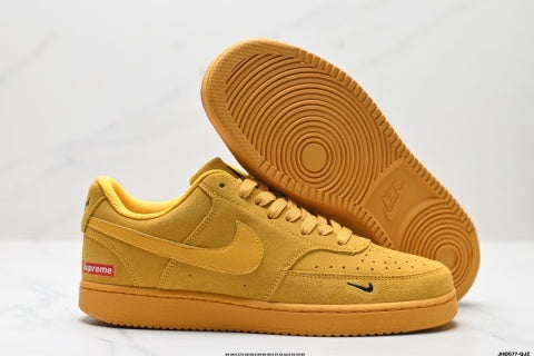 Nike SB Dunk Low Supreme Collaboration Sneakers Men's and women's shoes, versatile casual sports shoes