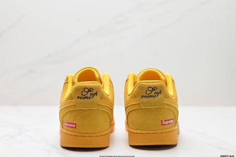 Nike SB Dunk Low Supreme Collaboration Sneakers Men's and women's shoes, versatile casual sports shoes