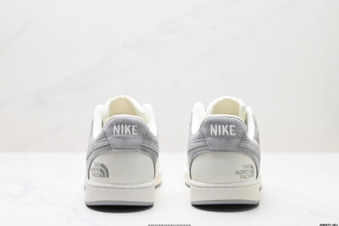 Nike SB Dunk Low The North Face Collaboration Sneakers New running shoes with shock absorption and casual style